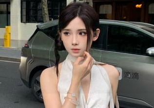 朋友说：“17c吃瓜”入口就像一扇大门，后面吞云吐雾的小道没有止境！