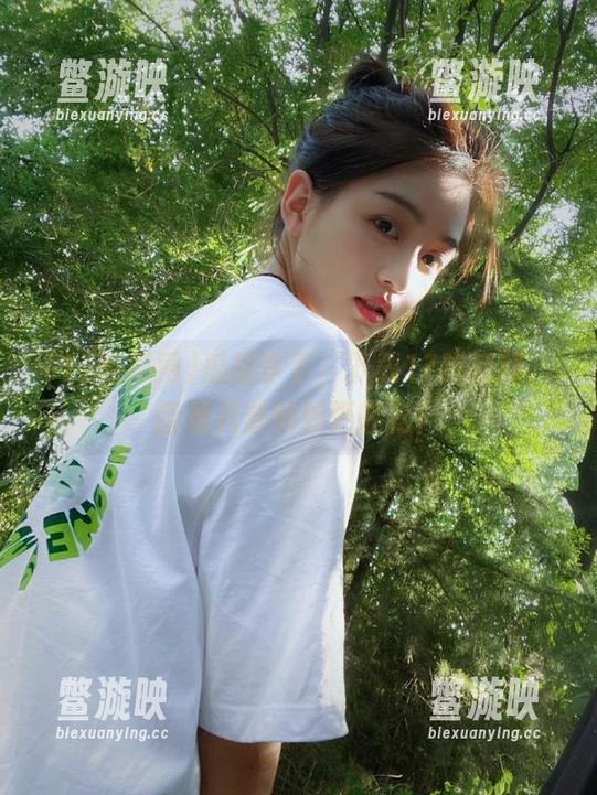 瓜田李下，下载17吃瓜网，围着八卦转转更轻松！