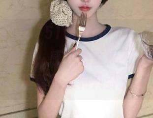 在“51吃瓜fun”，我浏览每个热门话题时，感到心里永不迷路，两手握着茶水和八卦。