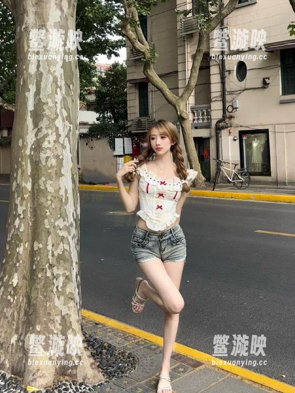 51吃瓜 51吃瓜的app下载指南:看这里,怎样也得一探瓜的奥秘,不然我可是要打你哦!