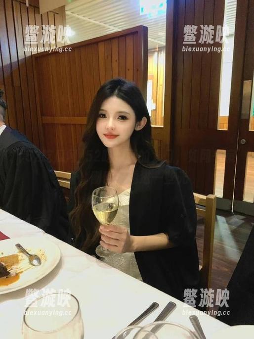52吃瓜网 52吃瓜网的入口,如同一扇窗,刚刚好透进一些光