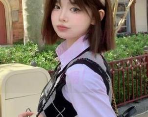 一路“导航”到“911黑料”，结果迷路了，竟然有人在角落里追剧吃火锅！