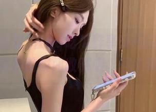 在qq吃瓜群享受瓜的乐趣，记得把有趣的瞬间收藏哦，回头再品味！