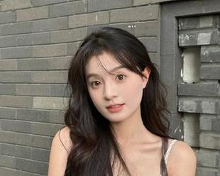 我在免费吃瓜网站看八卦，一边刷一边期待下一步‘醋’来得太快了！