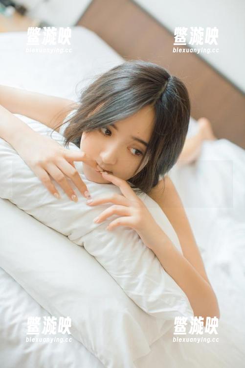 吃瓜tv 吃瓜tvios版:你坐在沙发,我在八卦边缘摸索。