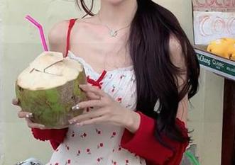 吃瓜网网页里有个入口，猜猜我的好奇心被点燃了吗？