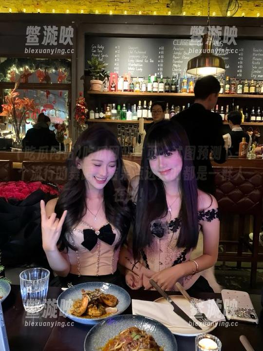 吃瓜网站 吃瓜网站首页:试图预测下一个流行的舞蹈,结果点进来的都是一群人在跑!