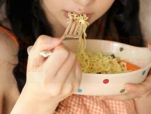 一波波吃瓜腾空而来，快分享你知道的，黑料不打烊太有趣！