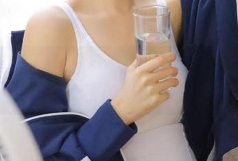 黑料不打烊万里长征，直达你想要的家长里短
