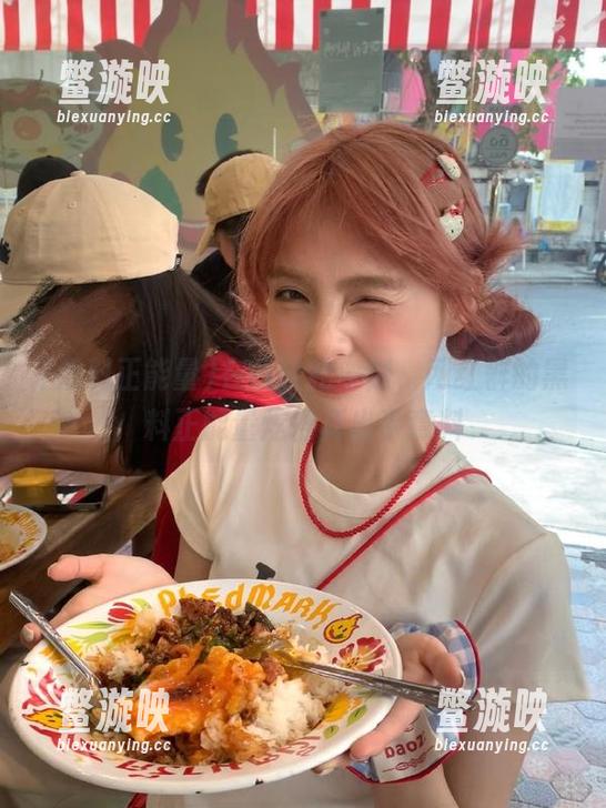 黑料正能量 在线轻松一刻,网红群的黑料正能量炫得真出乎意料