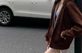 黑料网曝分享的“瓜”真的靠谱吗？小心吃到翔哦！